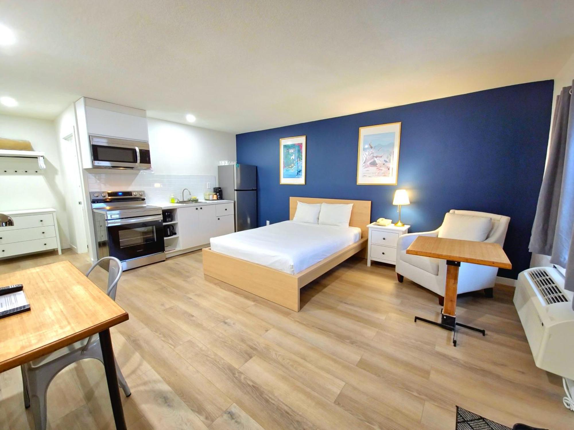 Cloud 9 Inn Whitecourt Exterior foto