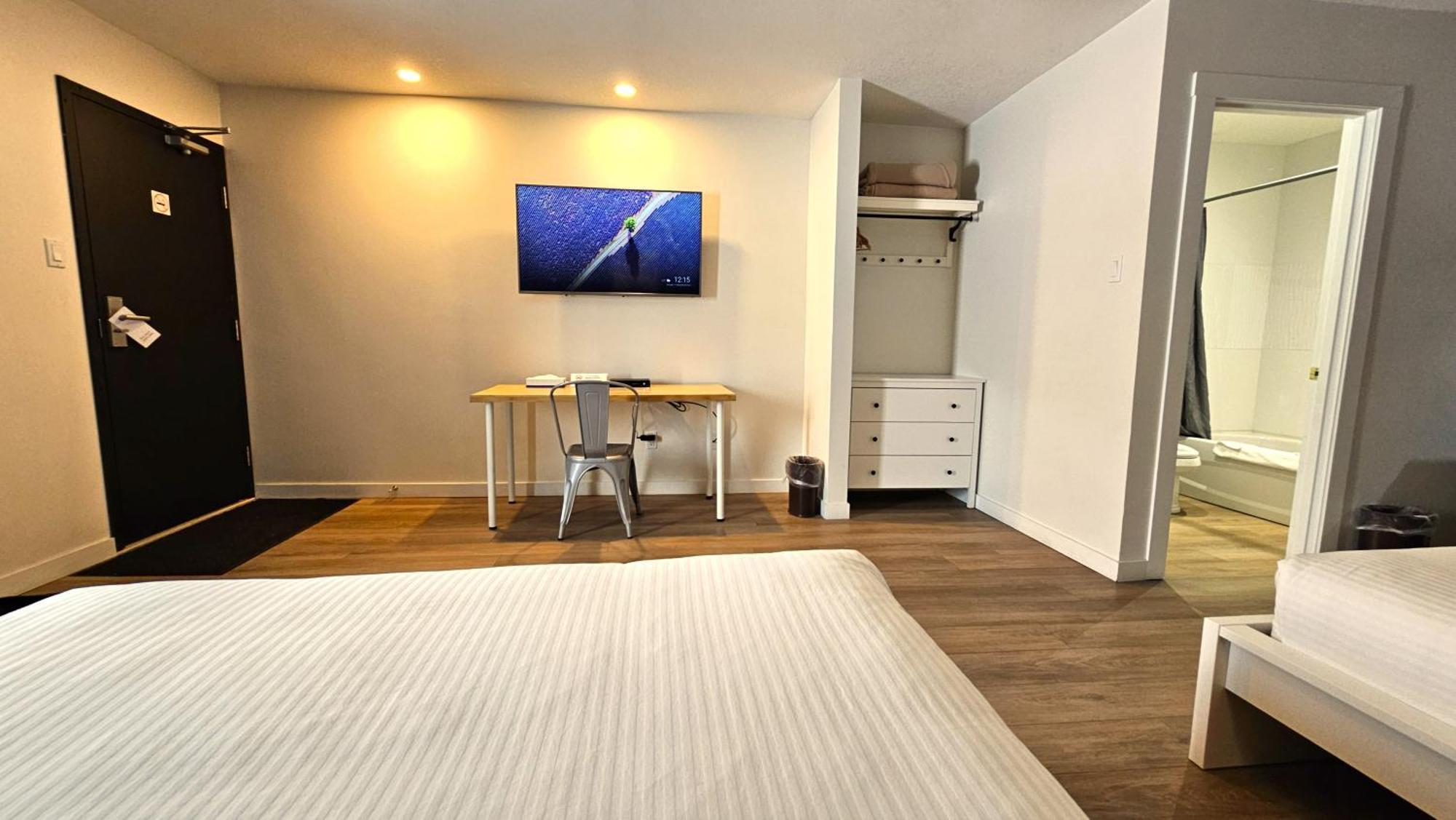 Cloud 9 Inn Whitecourt Exterior foto