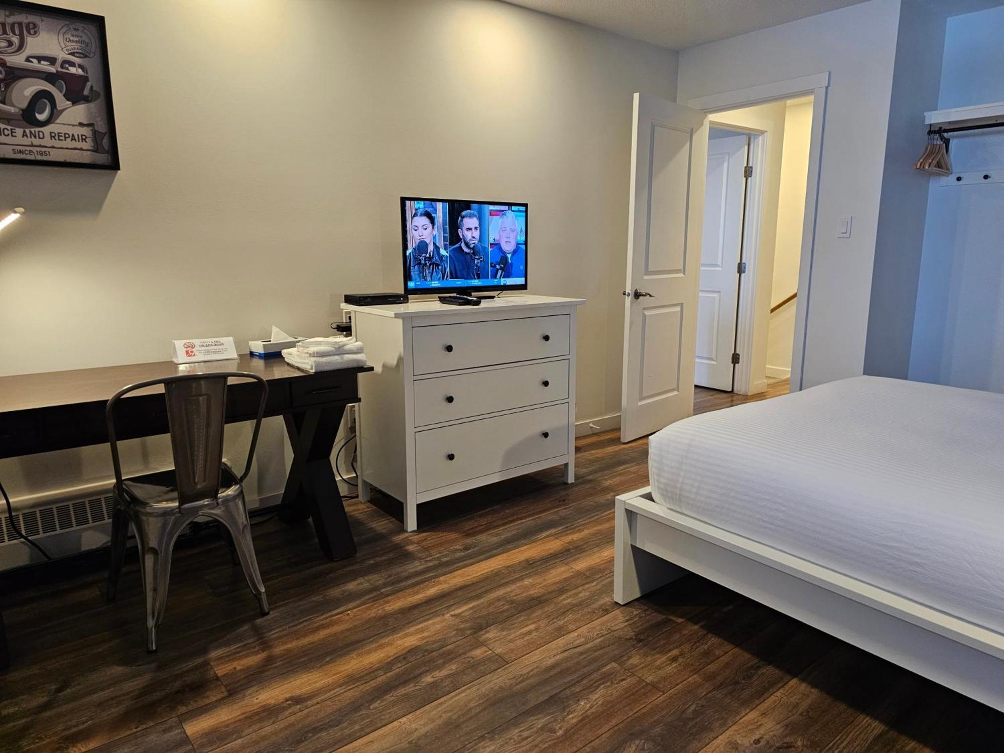 Cloud 9 Inn Whitecourt Exterior foto