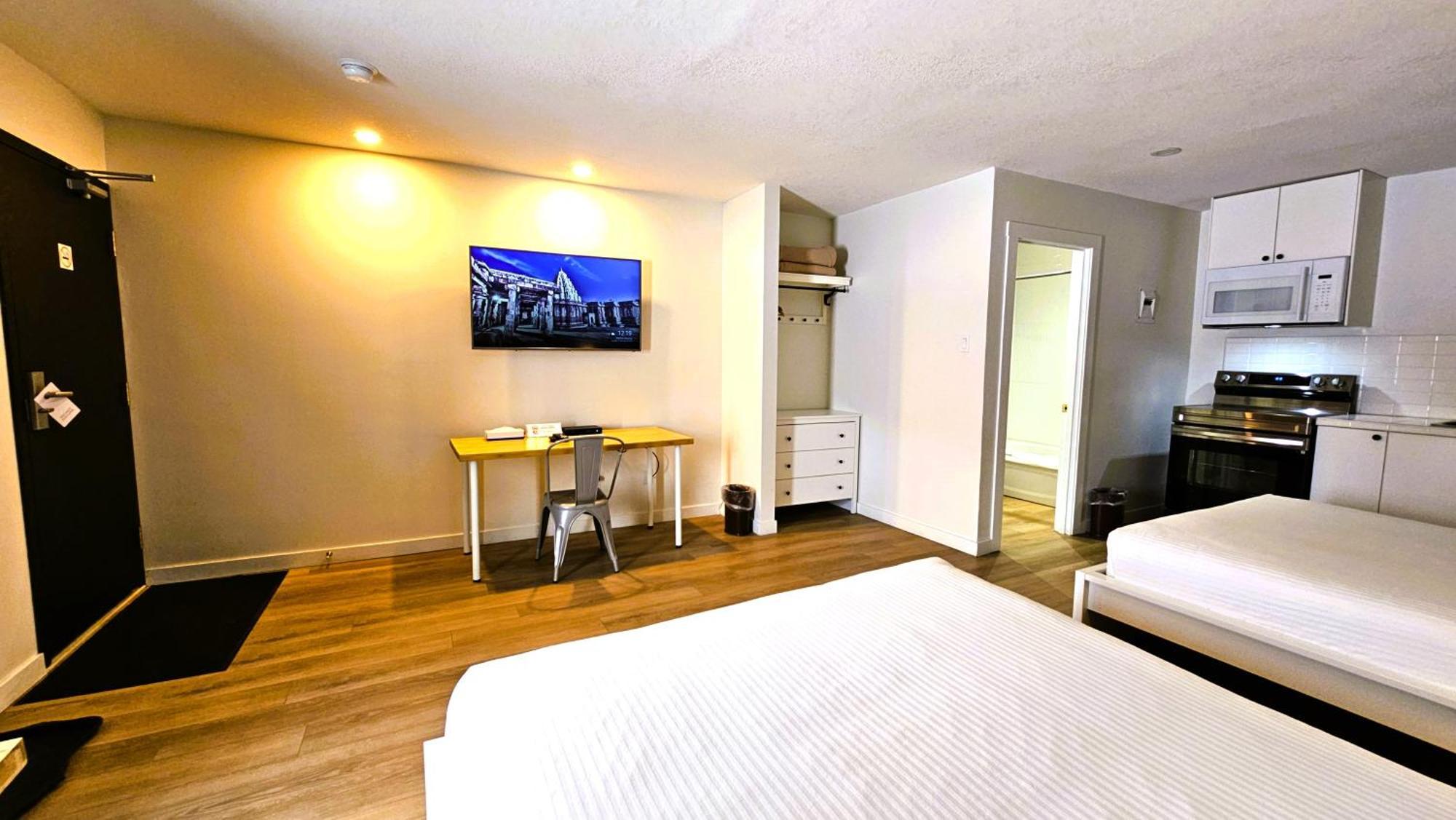 Cloud 9 Inn Whitecourt Exterior foto