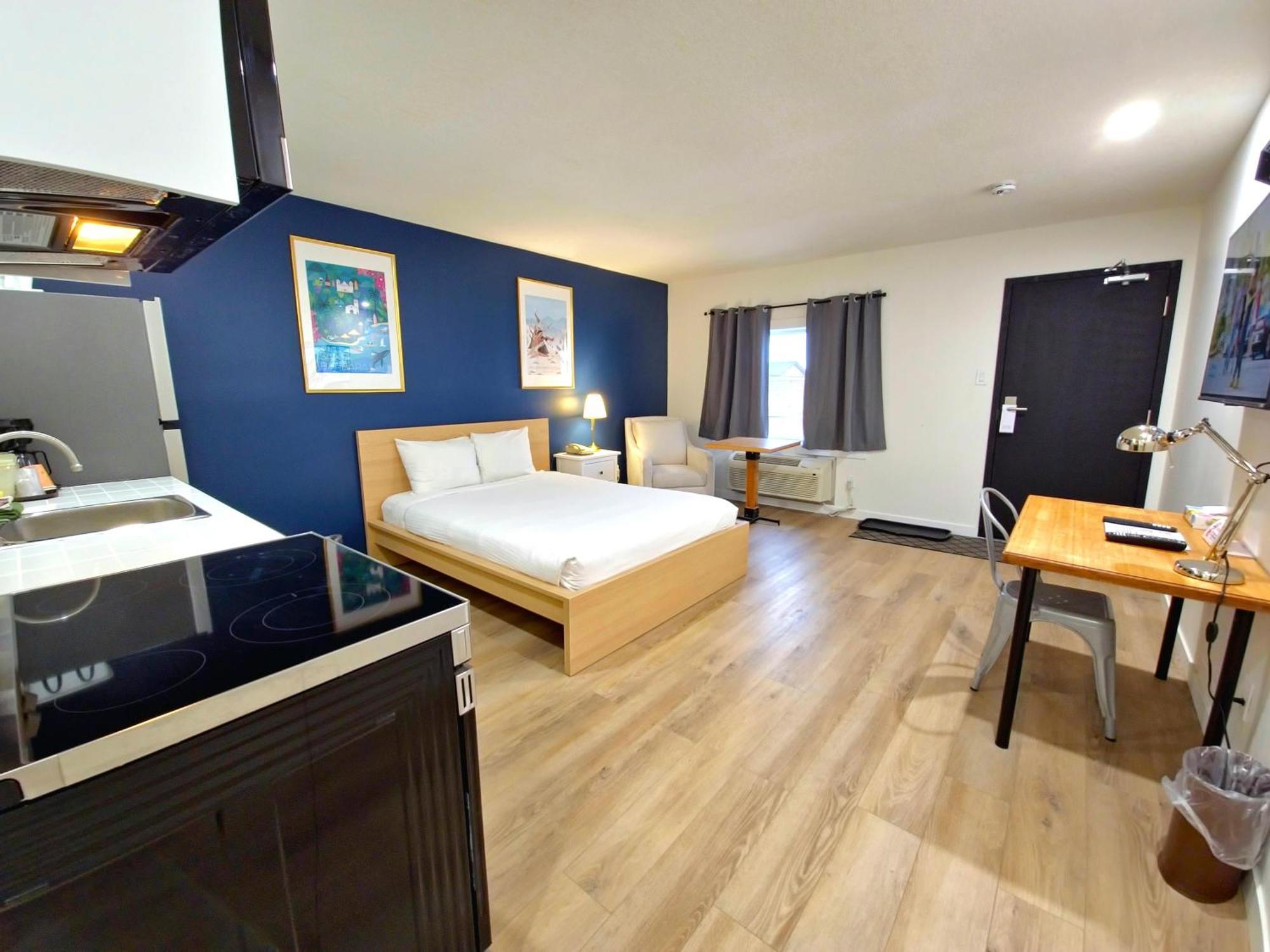 Cloud 9 Inn Whitecourt Exterior foto